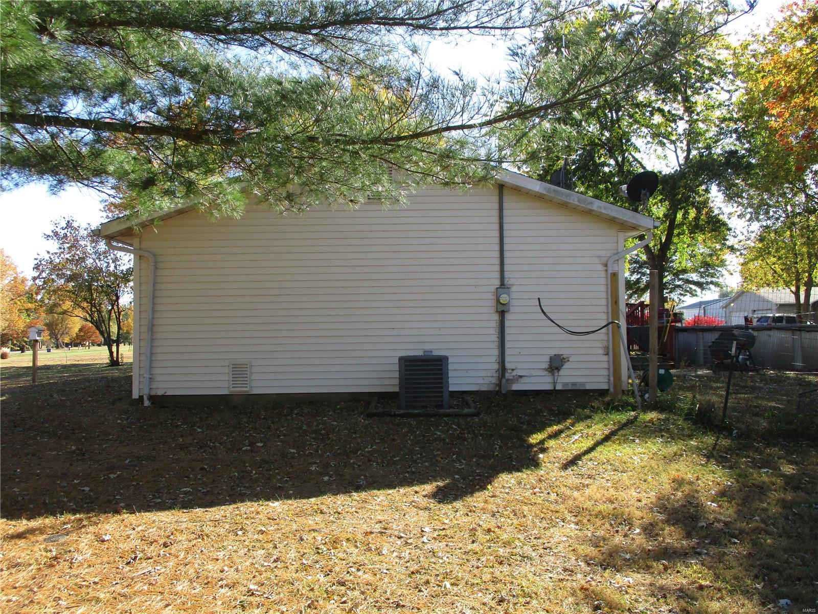 4249 Palestine Road Chester, IL 62233 - Photo 5 of 33 Gallery Image 5