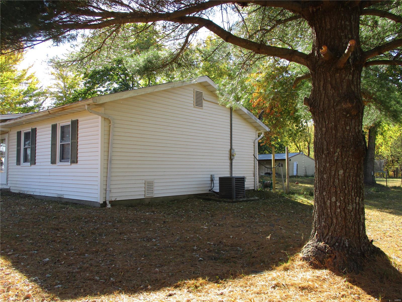 4249 Palestine Road Chester, IL 62233 - Photo 6 of 33 Gallery Image 6