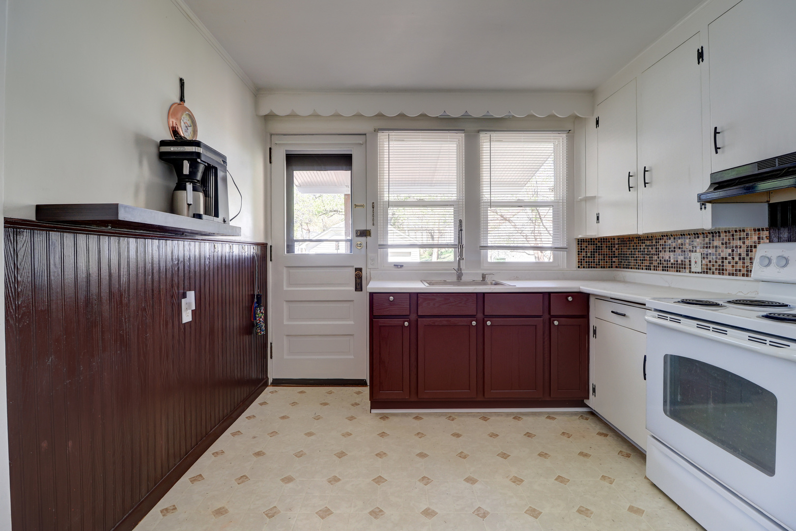 232 North 6th Street Clinton, IA 52732 - Photo 2 of 26