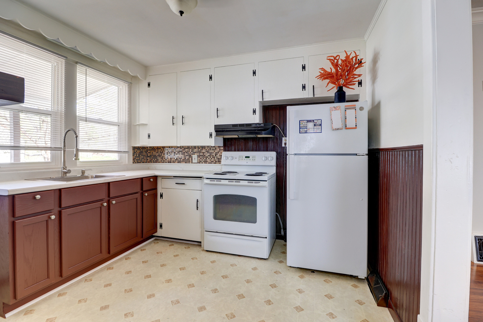 232 North 6th Street Clinton, IA 52732 - Photo 3 of 26