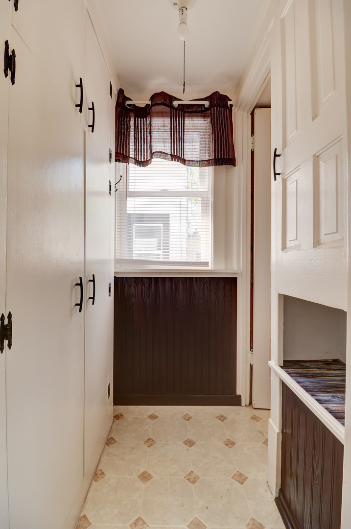 232 North 6th Street Clinton, IA 52732 - Photo 4 of 26