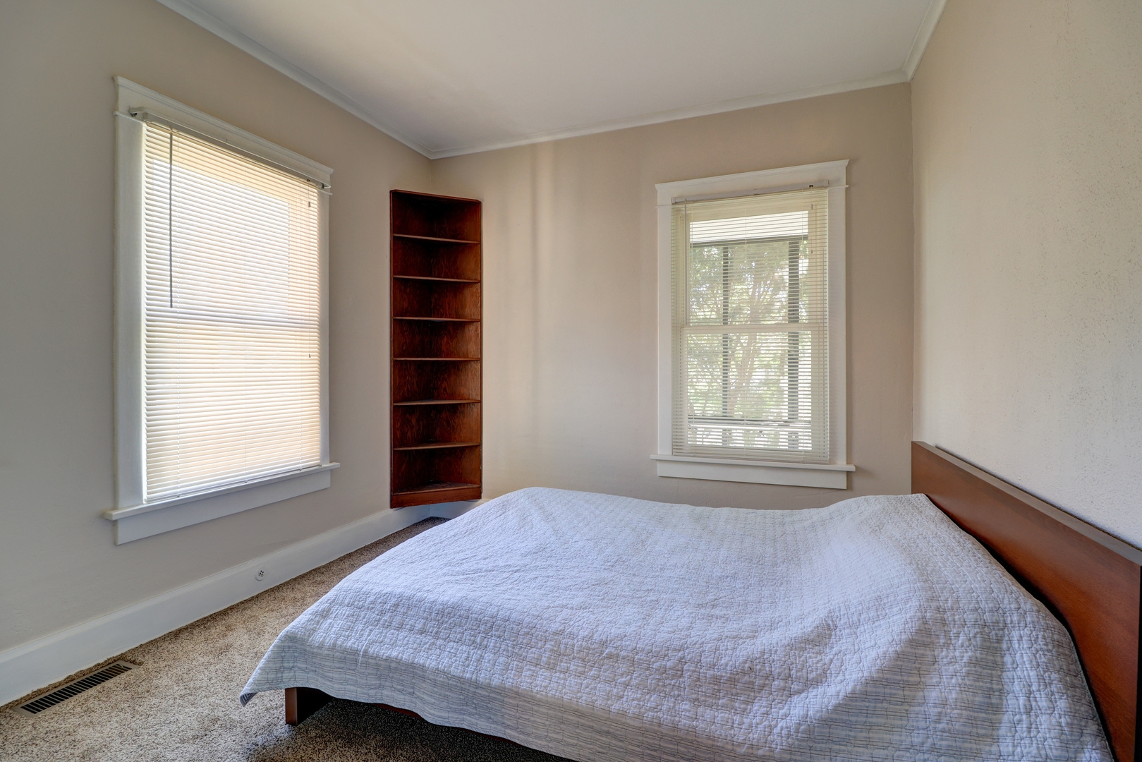 232 North 6th Street Clinton, IA 52732 - Photo 10 of 26