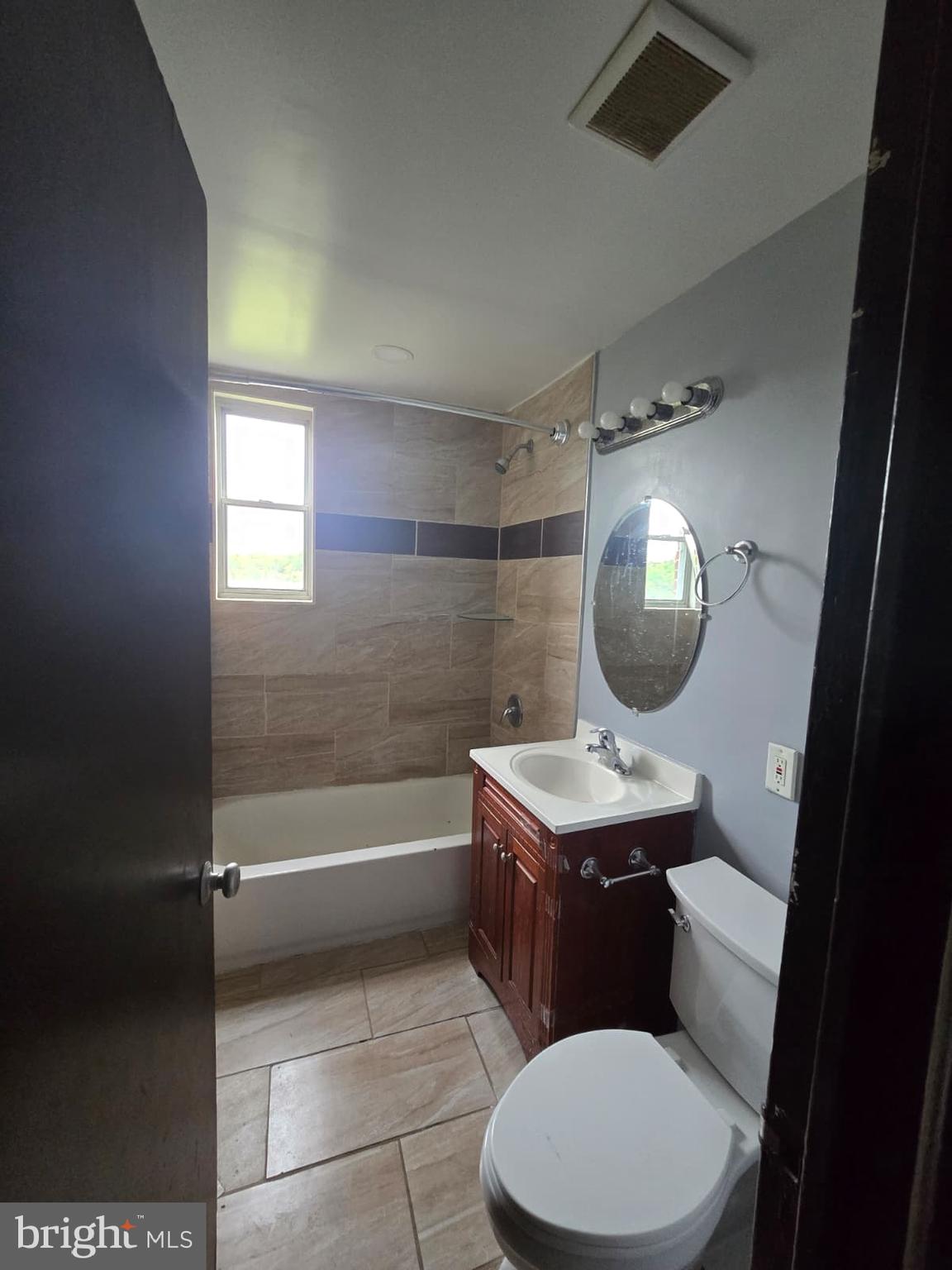 428 Ridge Road Southeast, Unit 305 Washington, DC 20019 - Photo 11 of 23 a bathroom with a toilet a sink and bathtub