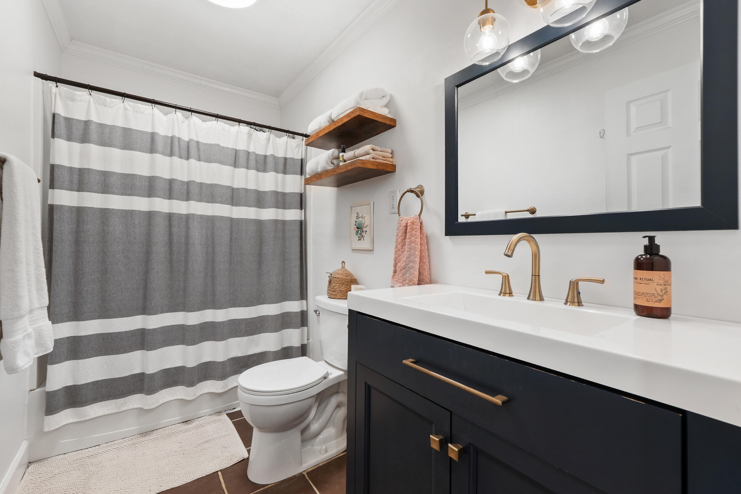 5315 Connell Street Chattanooga, TN 37412 - Photo 21 of 27 Guest Bathroom