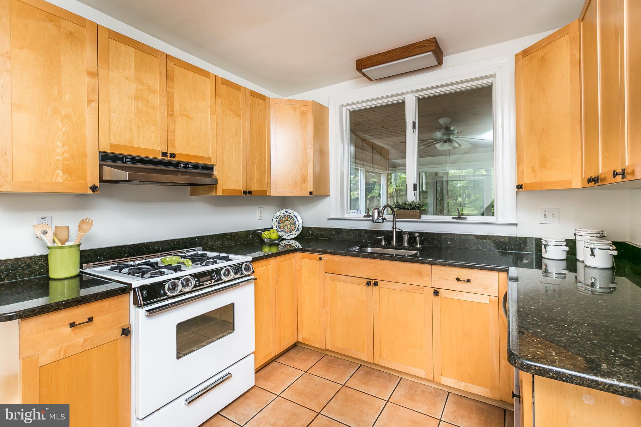 2212 Crest Road Baltimore, MD 21209 - Photo 13 of 30 Kitchen