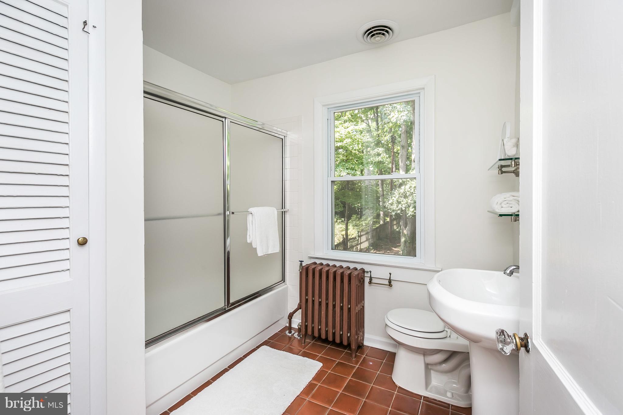2212 Crest Road Baltimore, MD 21209 - Photo 20 of 30 Bath