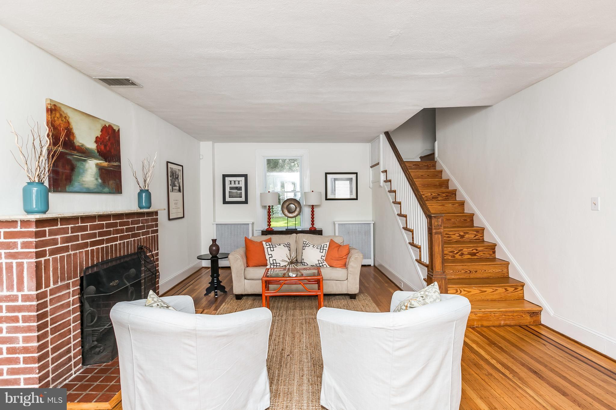 2212 Crest Road Baltimore, MD 21209 - Photo 3 of 30 Living Room