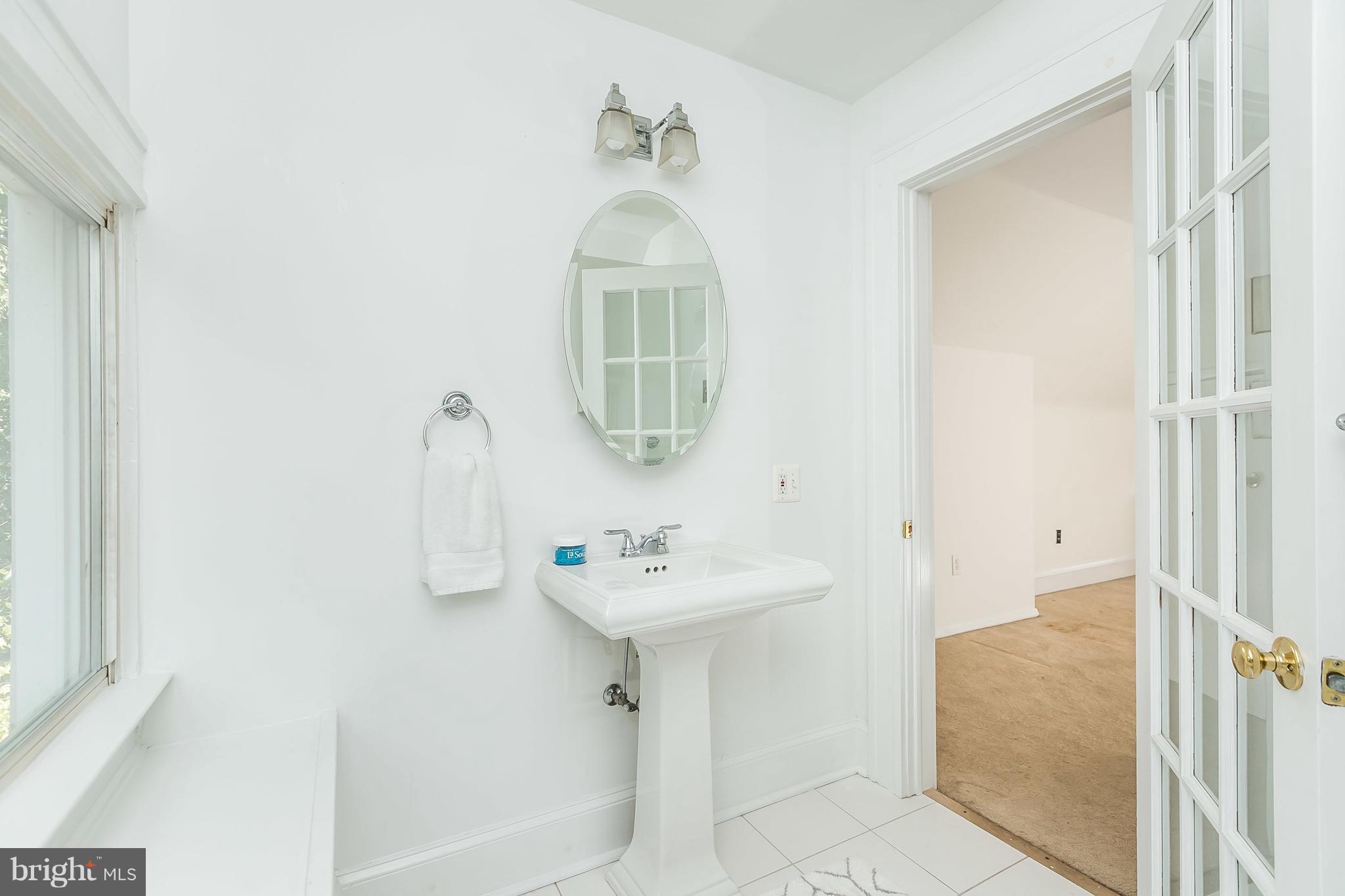 2212 Crest Road Baltimore, MD 21209 - Photo 24 of 30 Bath (Master)