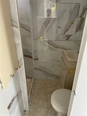 a bathroom with a toilet and a shower