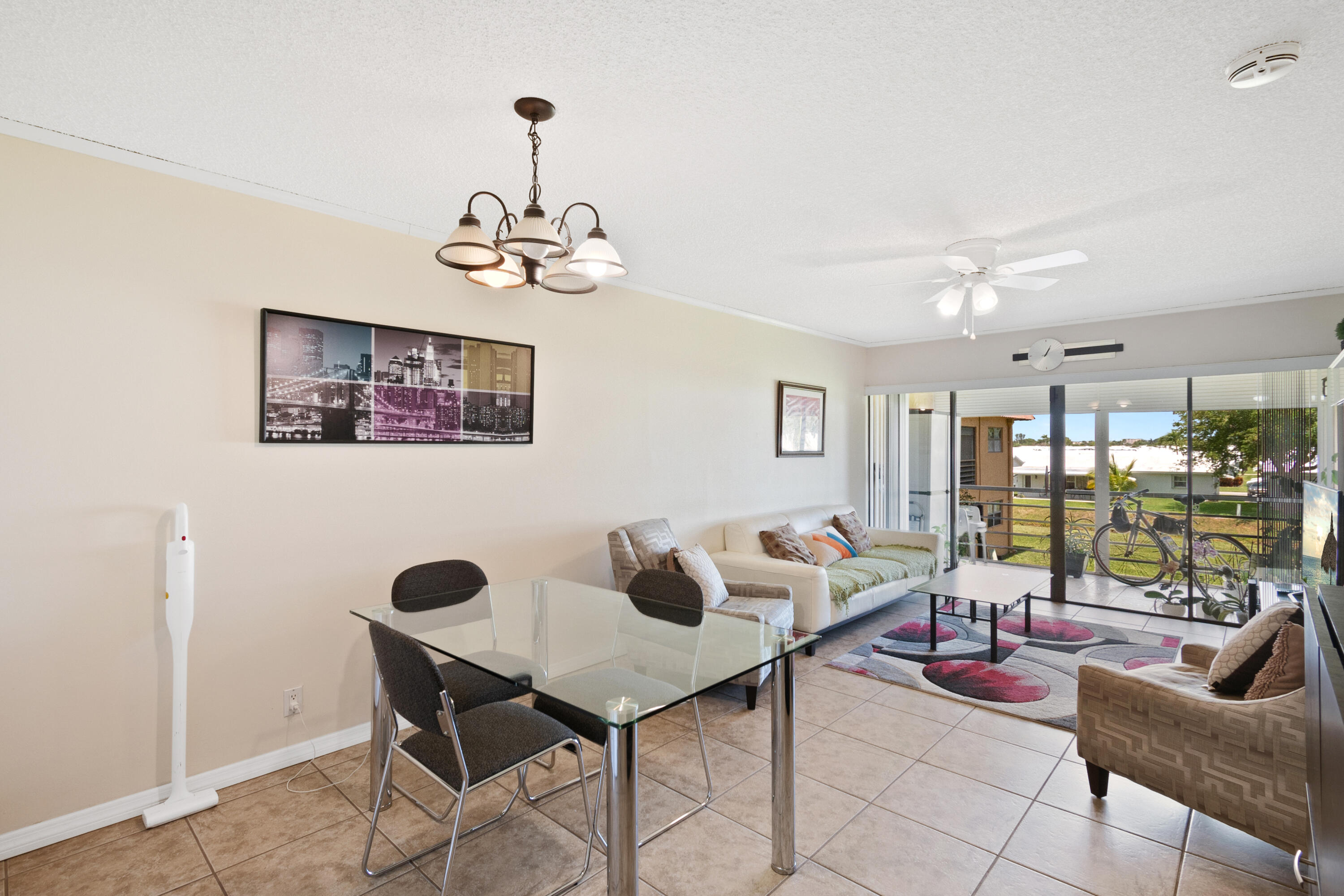 2141 Woolbright Road, Unit L207 Boynton Beach, FL 33426 - Photo 4 of 15 dining room