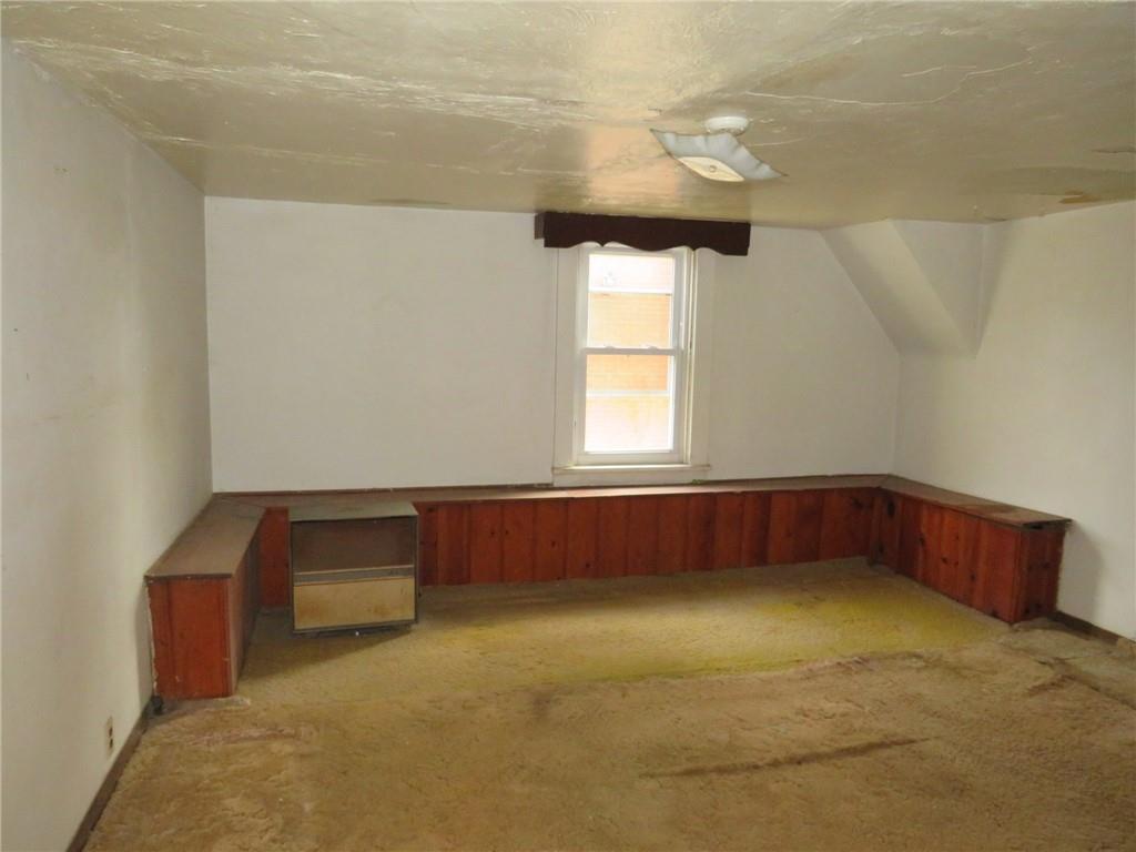 407 Linnview Avenue Pittsburgh, PA 15210 - Photo 22 of 38 view of an empty room with a window