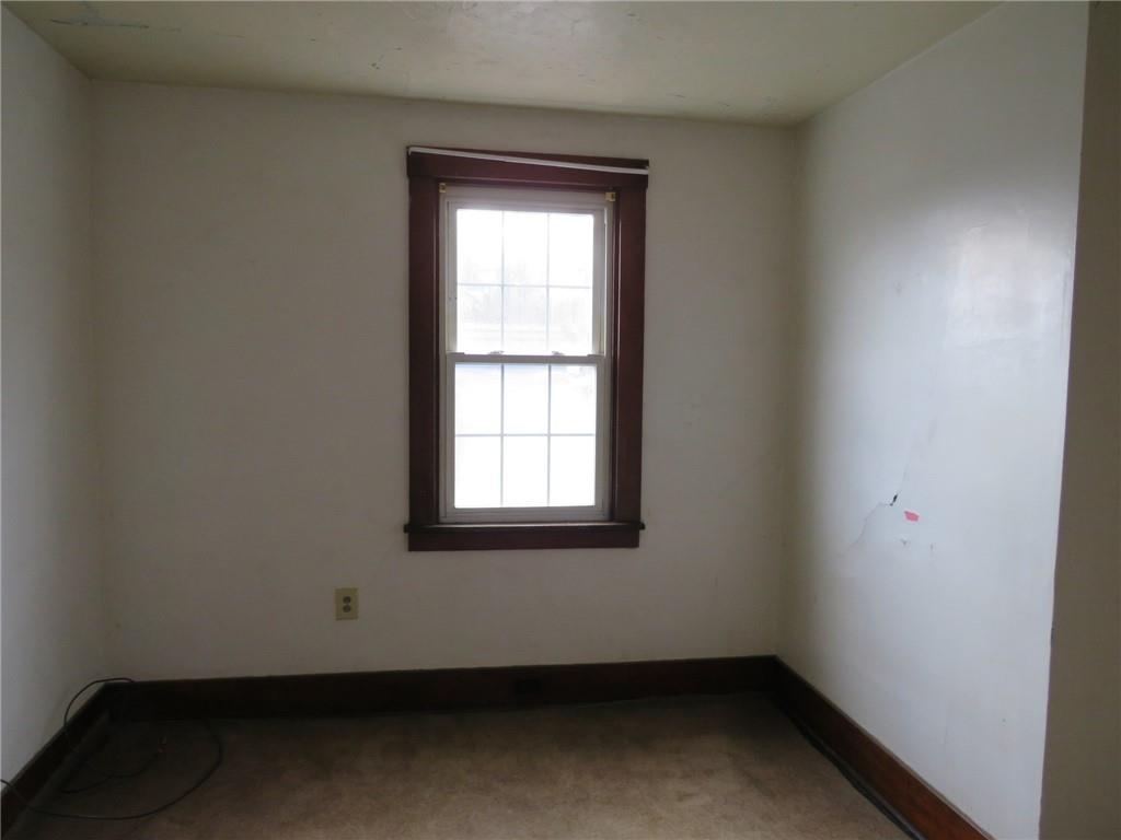 407 Linnview Avenue Pittsburgh, PA 15210 - Photo 7 of 38 an empty room with a window