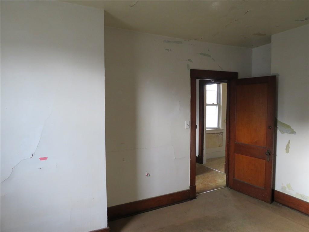 407 Linnview Avenue Pittsburgh, PA 15210 - Photo 8 of 38 an empty room with closet