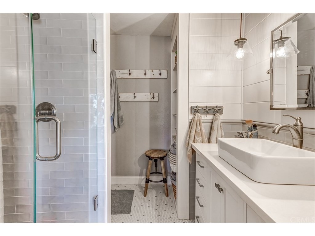 24561 D Harbor View Drive, Unit 13 Dana Point, CA 92629 - Photo 15 of 28 Primary ensuite.