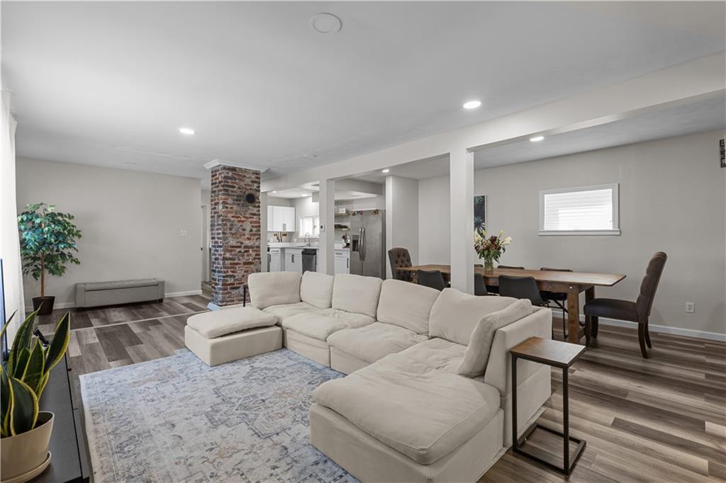 5575 Aiken Road McKees Rocks, PA 15136 - Photo 6 of 33 a living room with furniture and flowers