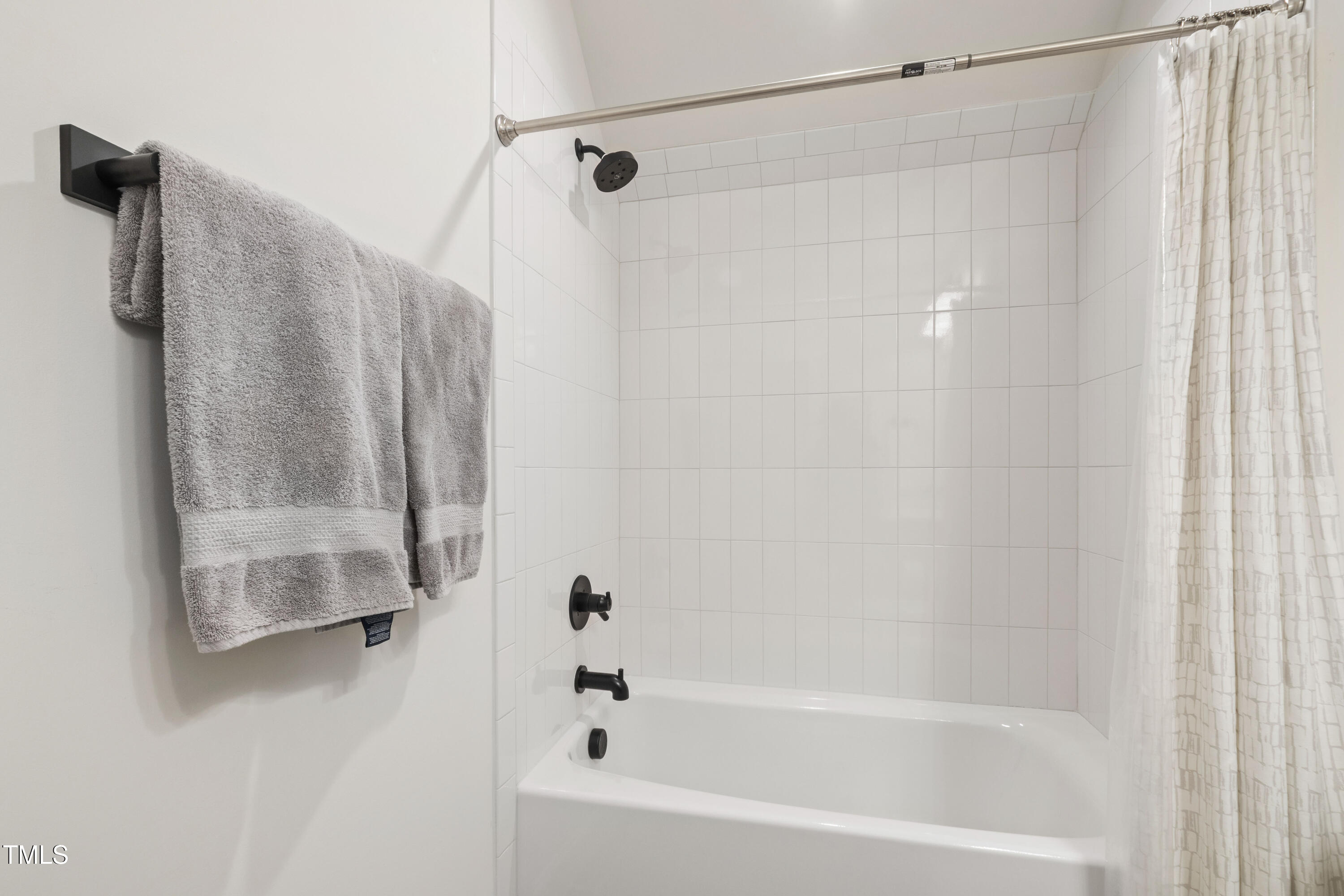 541 Sunset Grove Drive Pittsboro, NC 27312 - Photo 52 of 75 a bathroom with a shower curtain and a bathtub