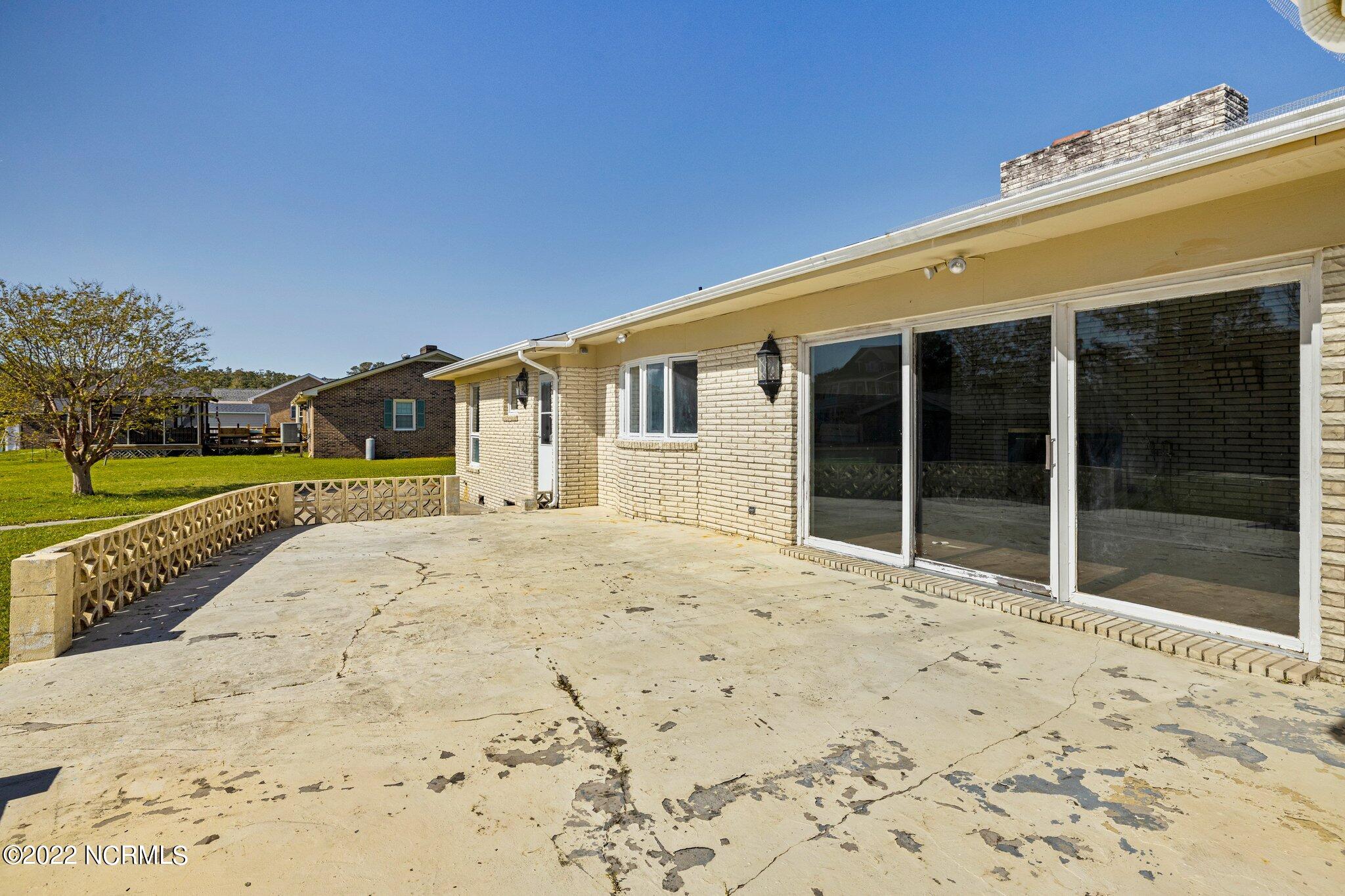 412 Margaret Road Beaufort, NC 28516 - Photo 8 of 53 Back Patio