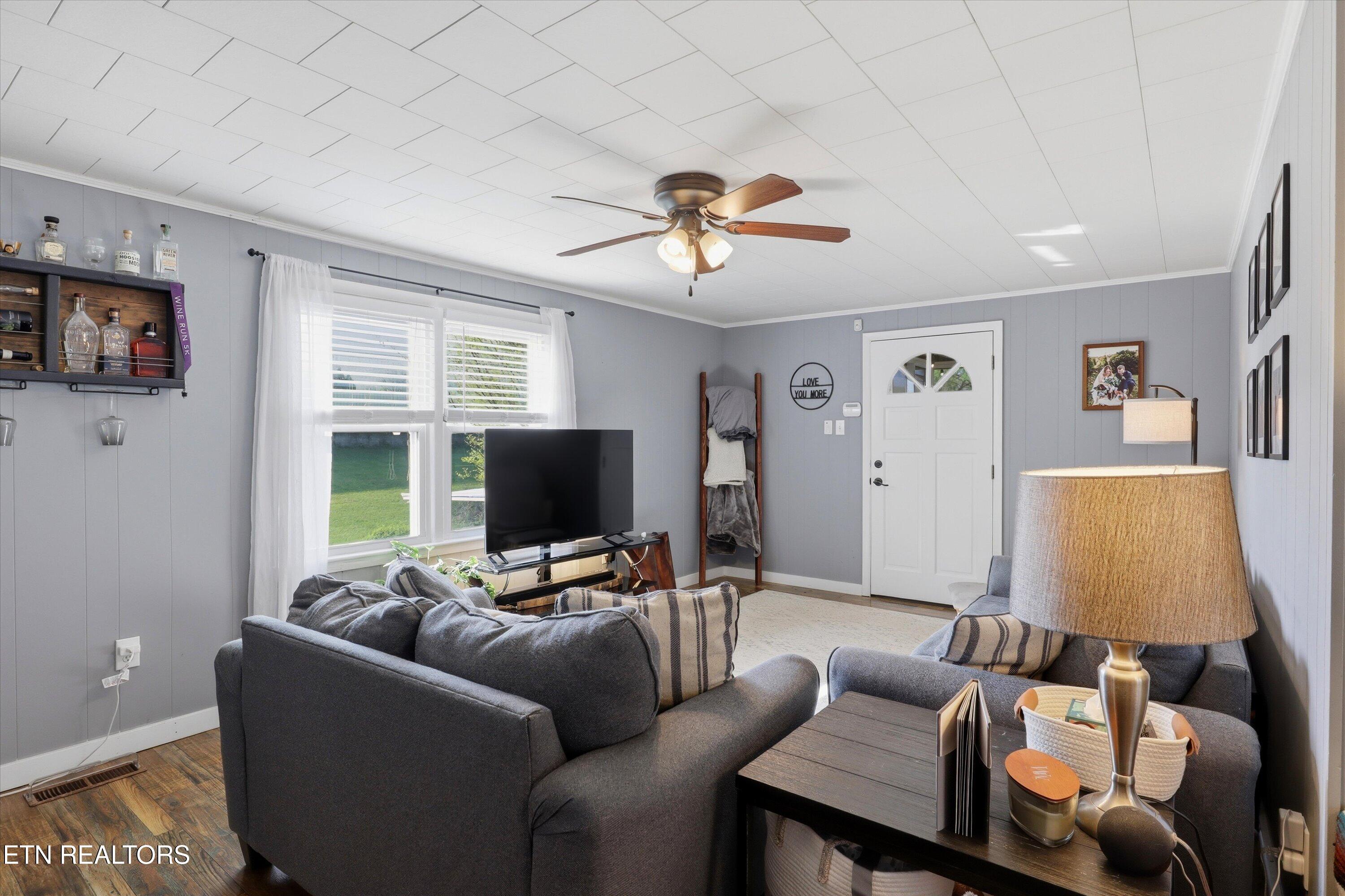 224 West Millers Cove Road Walland, TN 37886 - Photo 12 of 39 Living Room