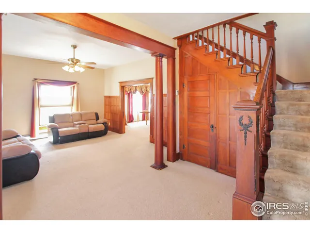 a view of entryway with a door