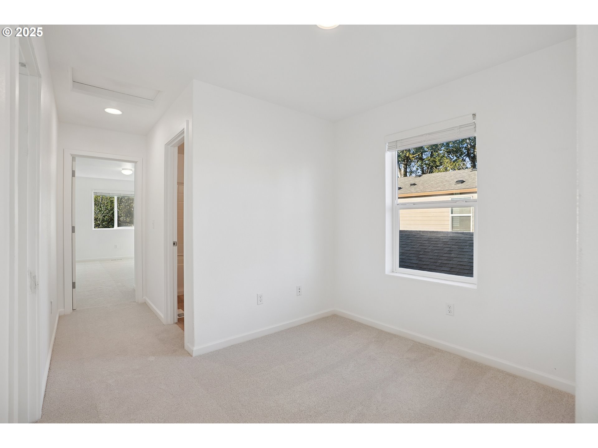1014 South View Drive Molalla, OR 97038 - Photo 11 of 19 a view of an empty room and window