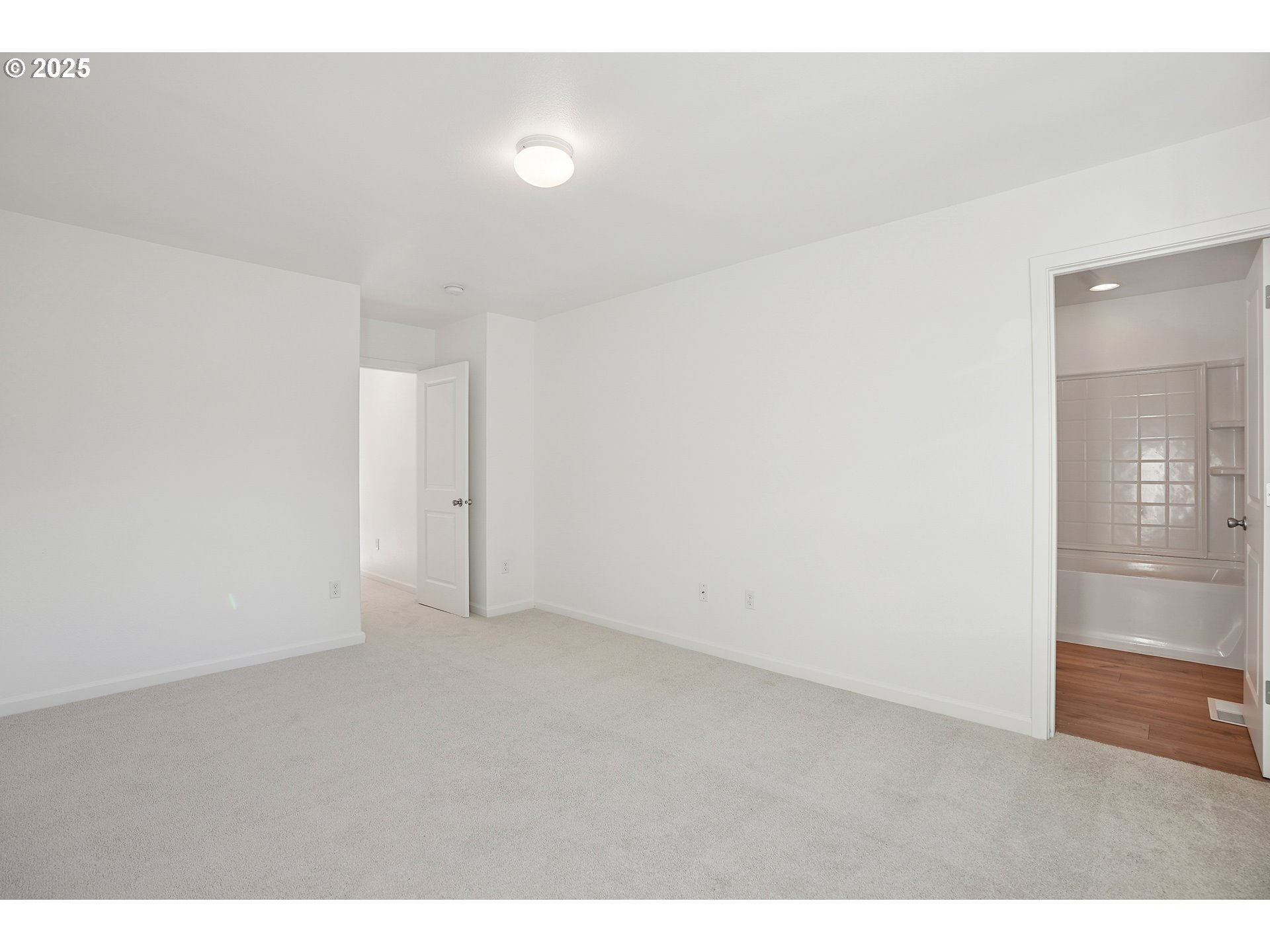 1014 South View Drive Molalla, OR 97038 - Photo 16 of 19 a view of an empty room