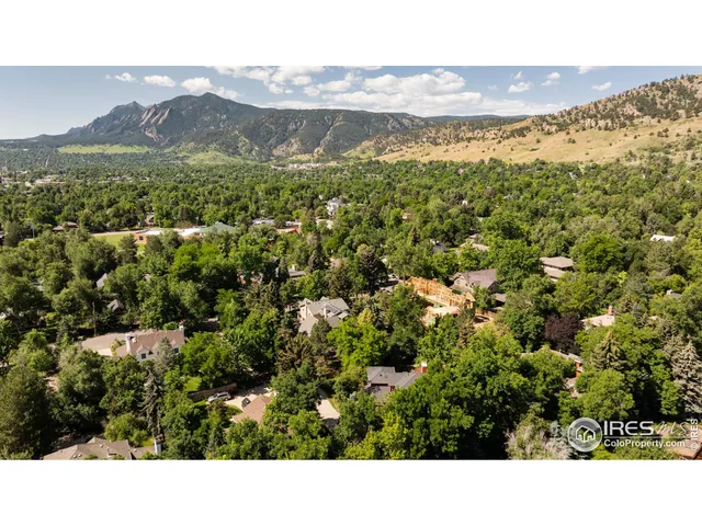 a black and white photo of a city