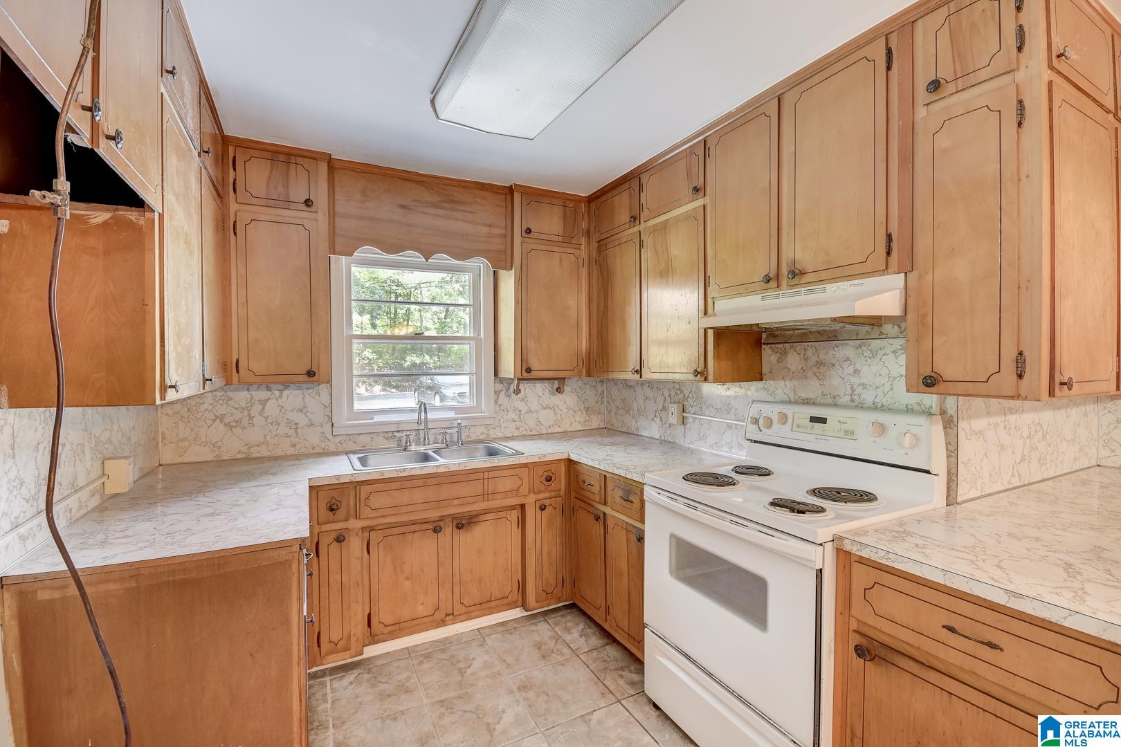 309 Sun Valley Road Birmingham, AL 35215 - Photo 4 of 31