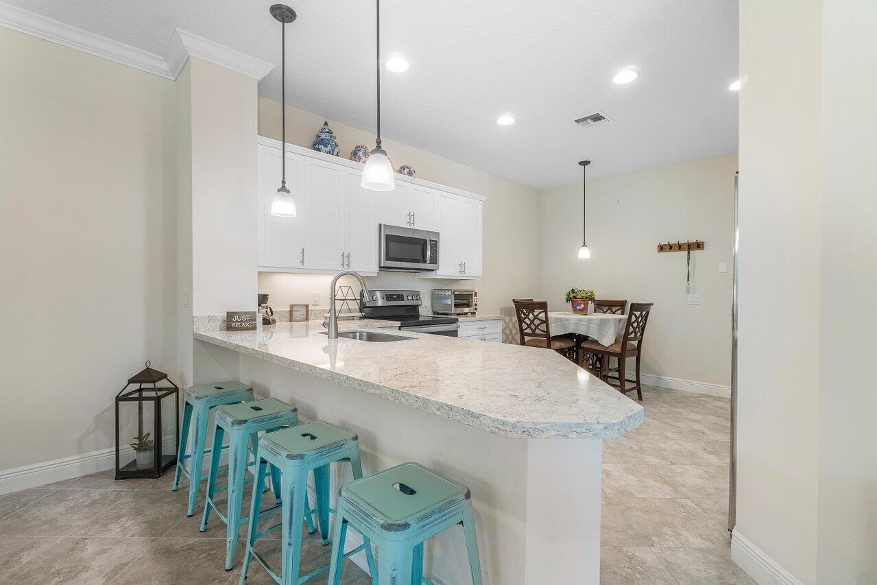 15820 Binks Pointe Terrace Wellington, FL 33414 - Photo 4 of 31 009-15820BinksPointeTerrace-Wellington-F