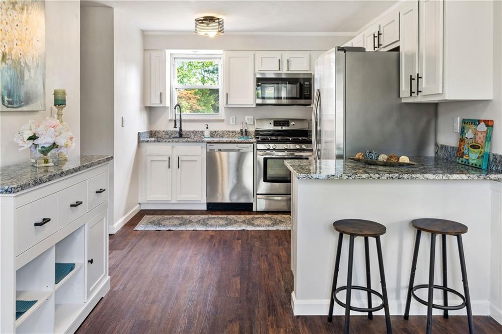 610 Perrymont Road Pittsburgh, PA 15237 - Photo 6 of 18 Expansive eat in kitchen