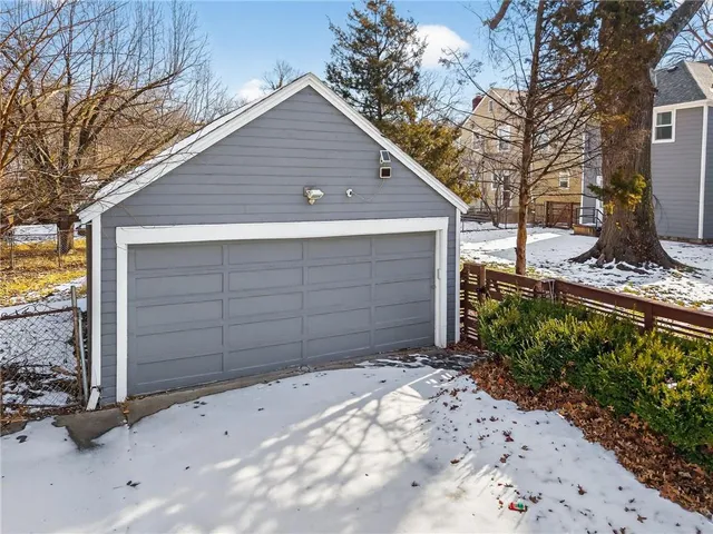 $470,000 | 1124 West 77th Street, Kansas City, MO 64114