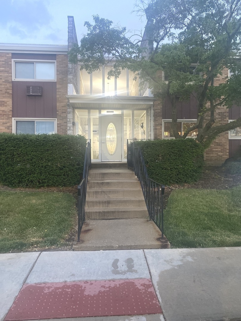 1313 A South Rebecca Road, Unit 218 Lombard, IL 60148 - Photo 2 of 19 a front view of a house