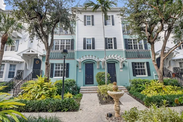 $1,100,000 | 369 West Mallory Circle, Delray Beach, FL 33483