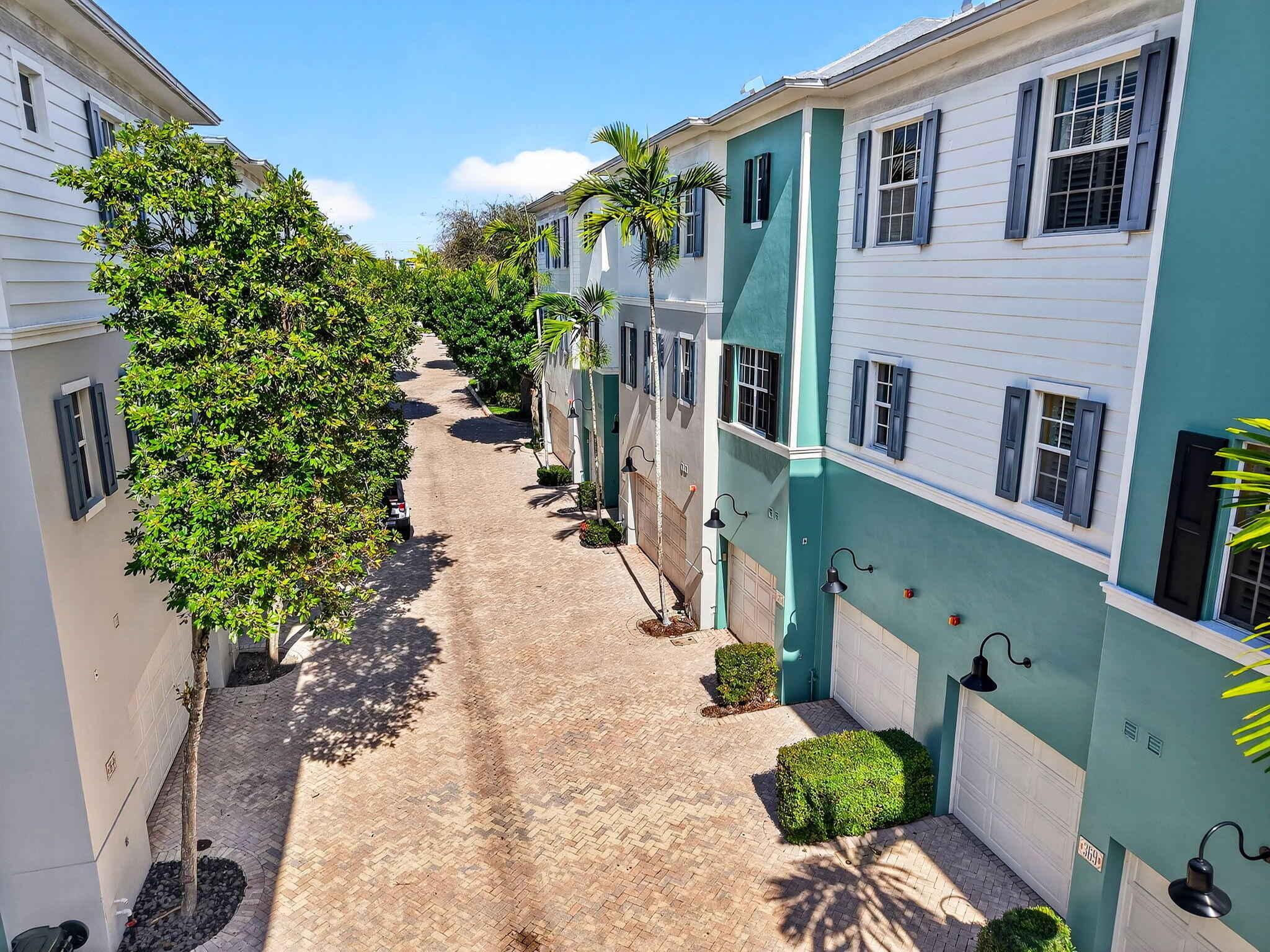 369 West Mallory Circle Delray Beach, FL 33483 - Photo 28 of 32 2 CAR GARAGE