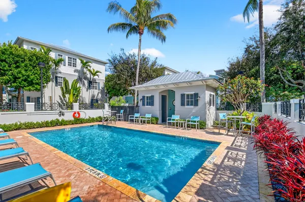 $1,100,000 | 369 West Mallory Circle, Delray Beach, FL 33483