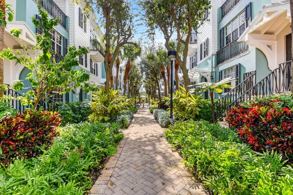 $1,100,000 | 369 West Mallory Circle, Delray Beach, FL 33483