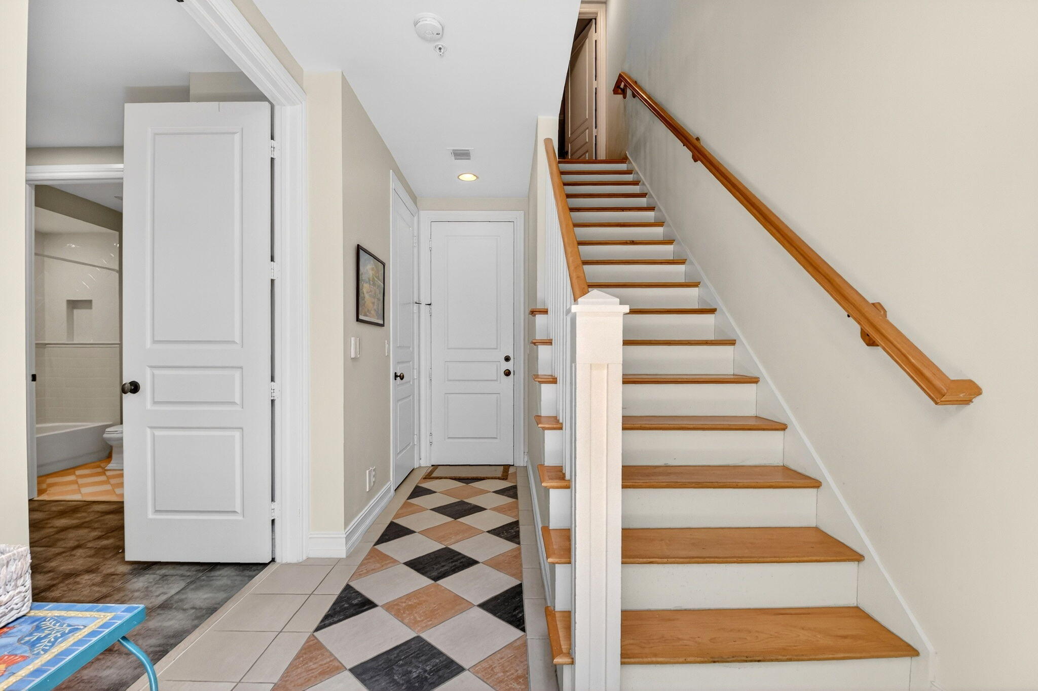 369 West Mallory Circle Delray Beach, FL 33483 - Photo 4 of 32 ENTRY FOYER