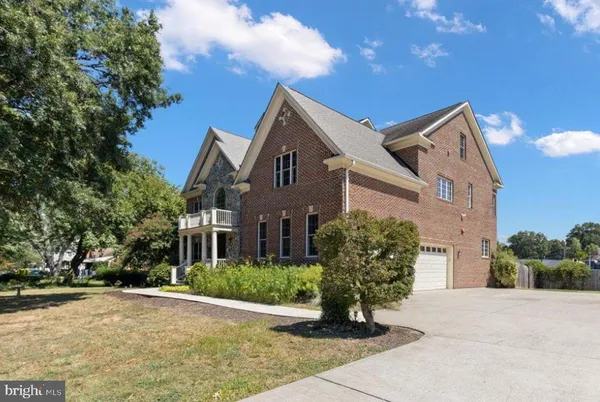 $1,650,000 | 8813 Oak Leaf Drive, Alexandria, VA 22309