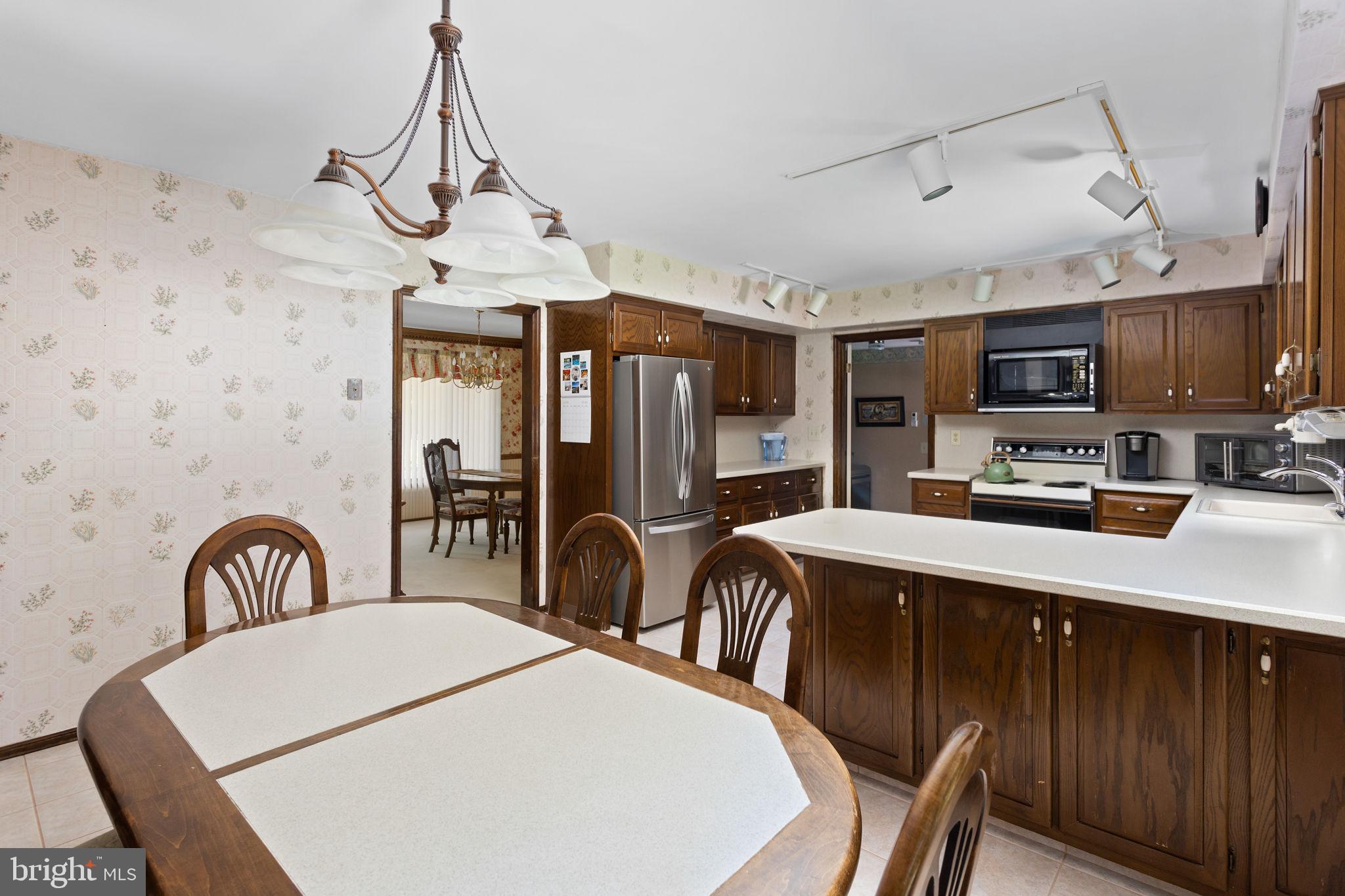 93 Peter Rafferty Drive Hamilton, NJ 08690 - Photo 8 of 55
