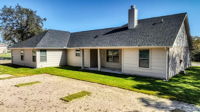 a view of a house with a yard