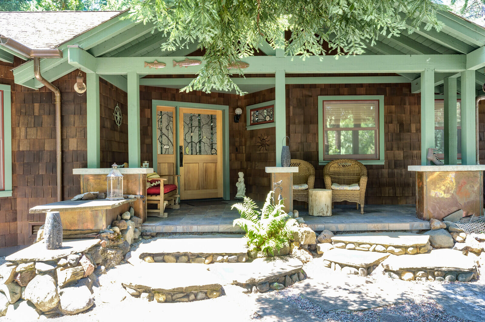 281 Rossier Lane Grants Pass, OR 97527 - Photo 17 of 63 a building outdoor space with patio furniture and potted plants