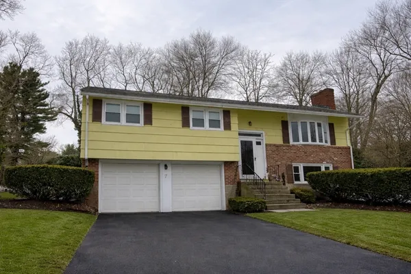 $3,400 | 7 Lee Street, Walpole, MA 02081