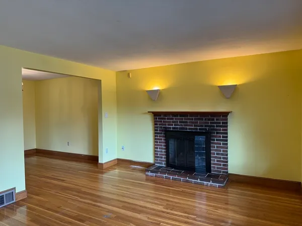 $3,400 | 7 Lee Street, Walpole, MA 02081