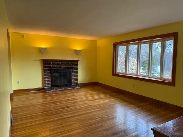 $3,400 | 7 Lee Street, Walpole, MA 02081