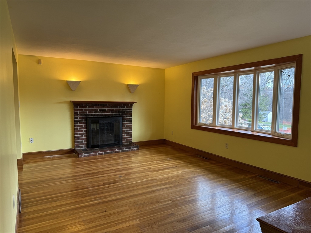 7 Lee Street Walpole, MA 02081 - Photo 12 of 24