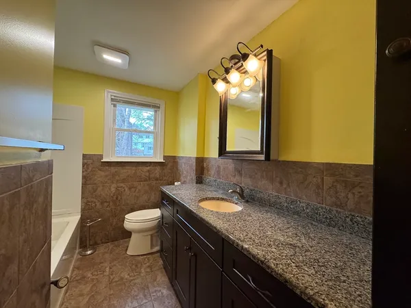 $3,400 | 7 Lee Street, Walpole, MA 02081