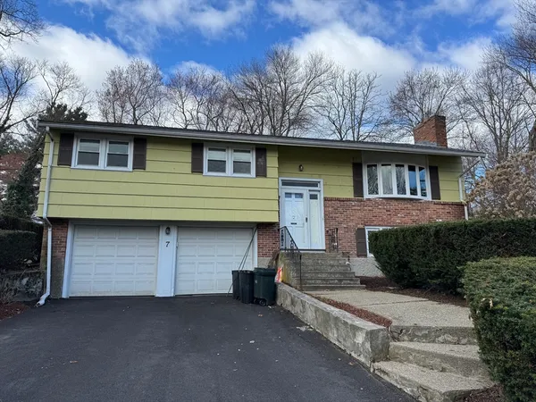 $3,400 | 7 Lee Street, Walpole, MA 02081