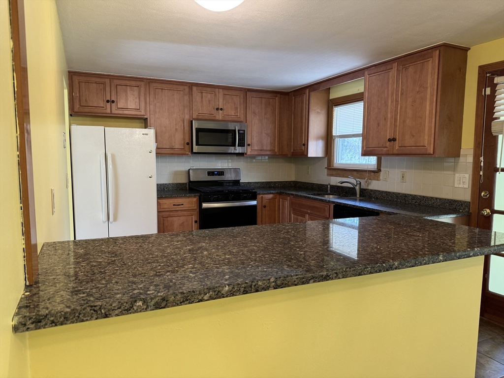 7 Lee Street Walpole, MA 02081 - Photo 3 of 24