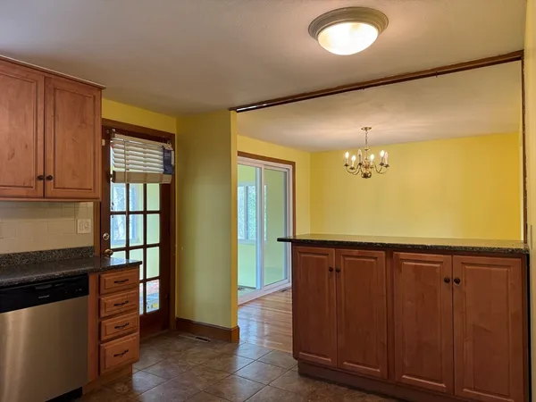 $3,400 | 7 Lee Street, Walpole, MA 02081