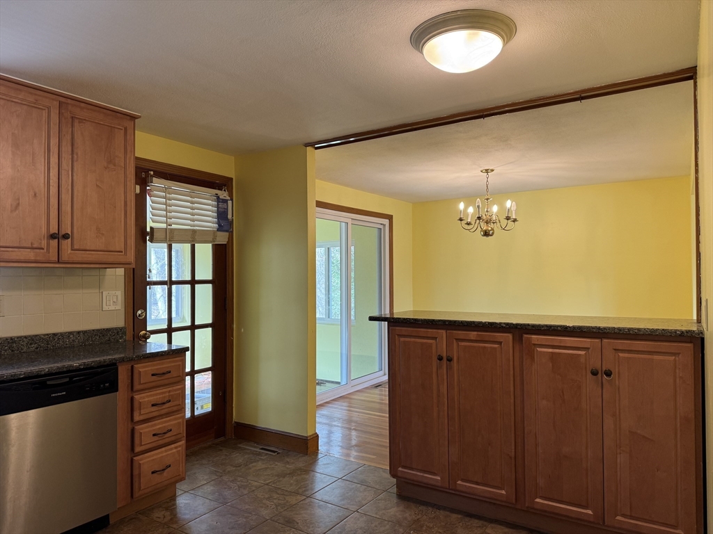 7 Lee Street Walpole, MA 02081 - Photo 6 of 24