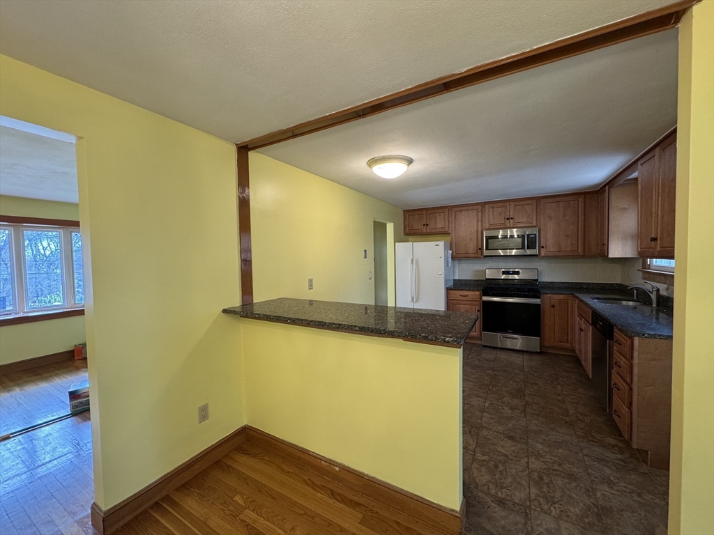 7 Lee Street Walpole, MA 02081 - Photo 7 of 24